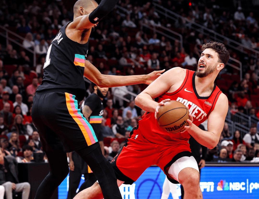 2026世界杯直播app下载-1年350万底薪！却打成球队老大！NBA最可怜的超巨，你该得到尊重